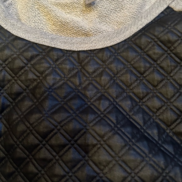 Gray and Black faux leather on front Quilted pattern Women's lightweight top XS - Picture 6 of 6